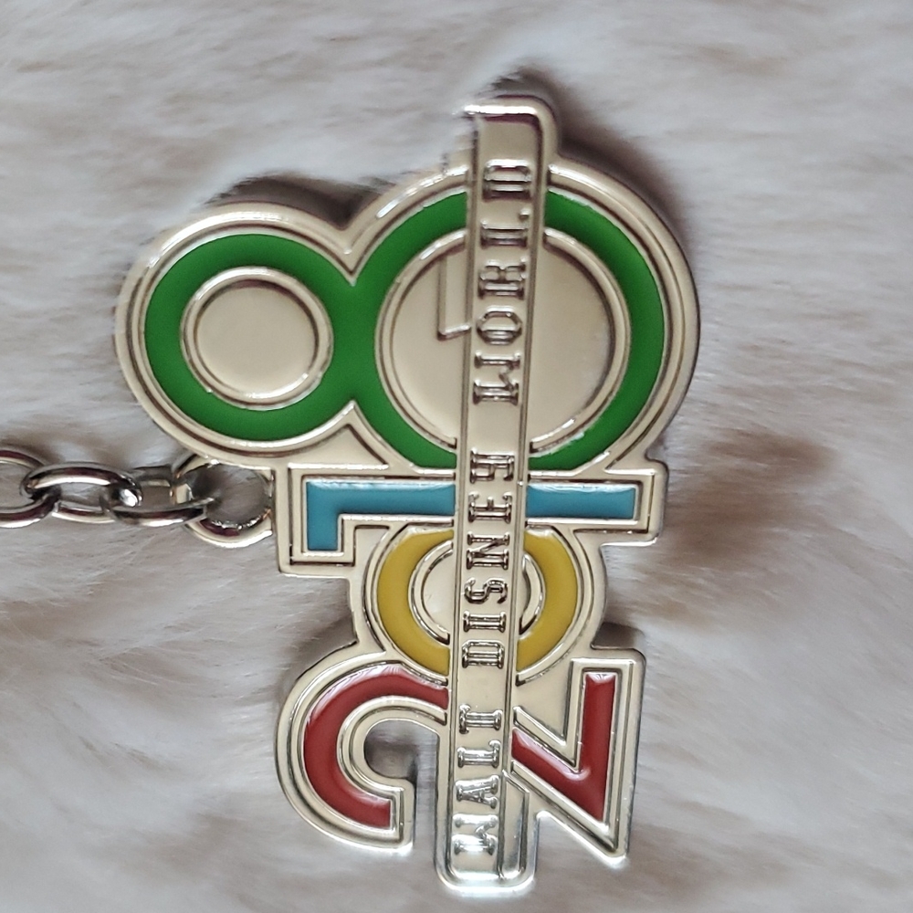 2018 Disney Parks Keychain - Picture 4 of 5